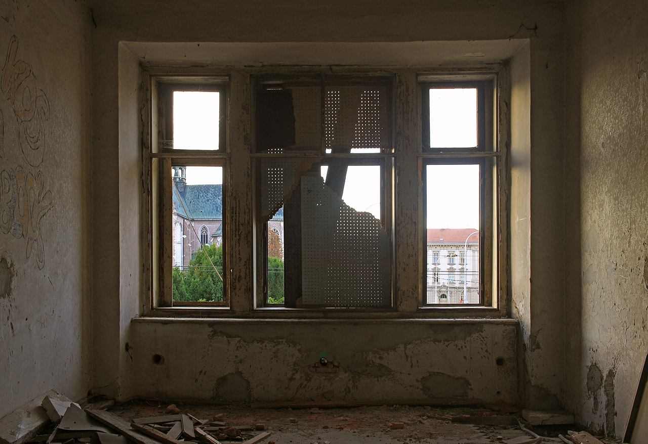 Byty v domě nejsou zvlášť zajímavé, svojí velikostí i dispozicí odpovídají polovině 19. století. Výhled z oken ovšem stojí za návštěvu.