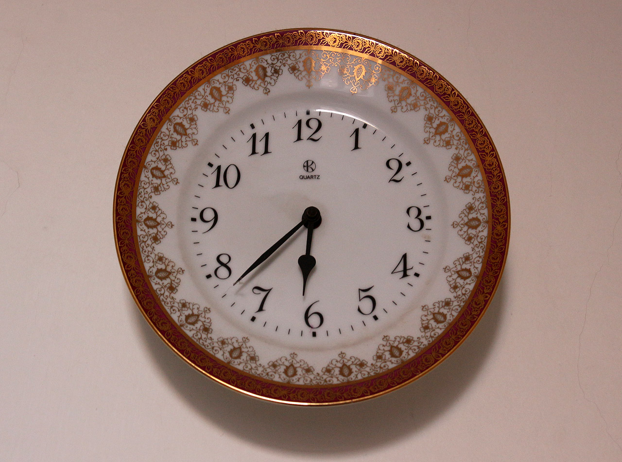 Češskoslovenské hodiny od firmy Klenoty řízené křemíkovým krystalem.