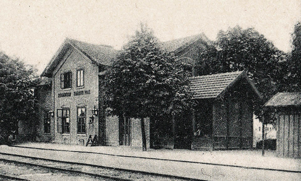 Původní budova nádraží Královo Pole na počátku 20. století. Na jejím místě dnes vede dálnice. Foto: archiv Romana Jeschkeho.