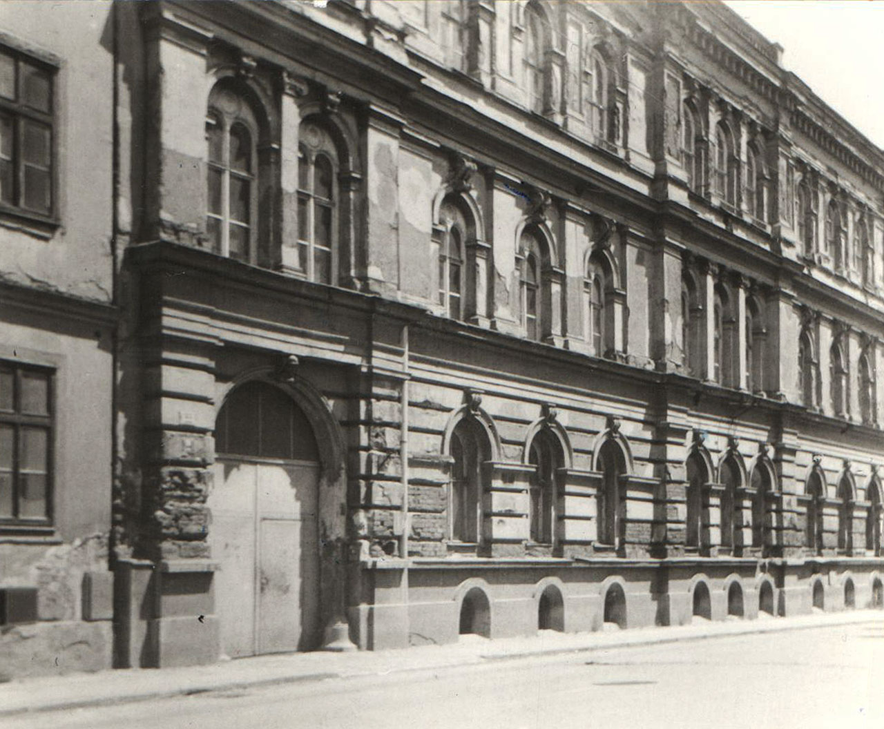 Fotografie domu č. 23 na Trnité ulici pořízená na počátku 90. let 20. století. Autor: Miloslav Klouda.