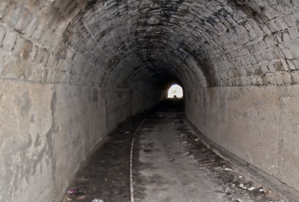 Dvojice tunelů na Hádech je dlouhá asi 130 m.