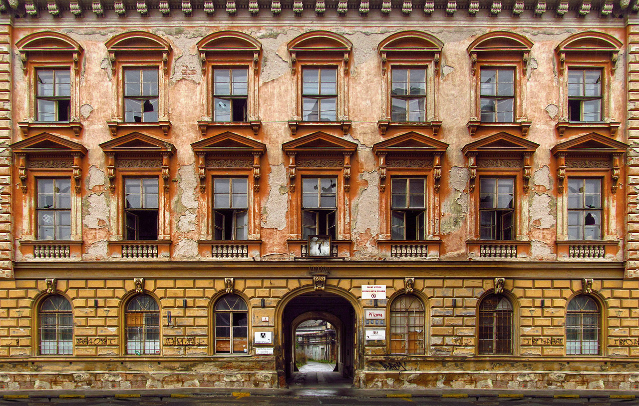 Správní budova a ředitelství Vlněny, Bochnerův palác v Přízově ulici z roku 1867.