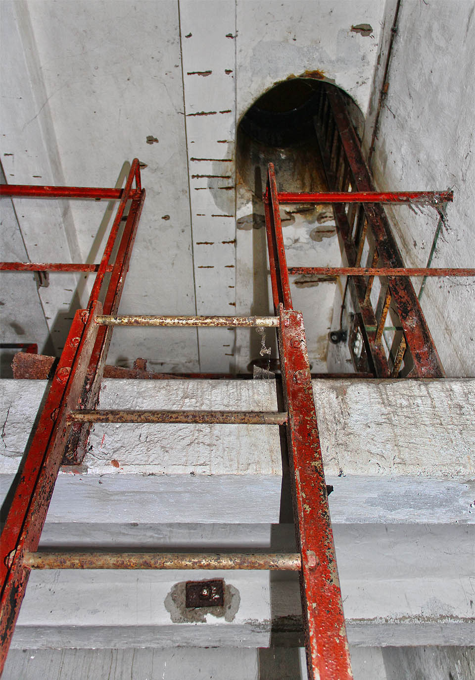 Vertikální cesta po žebřících k ventilům, skrz které proudila voda do hrdel Brňanů po desítky let.